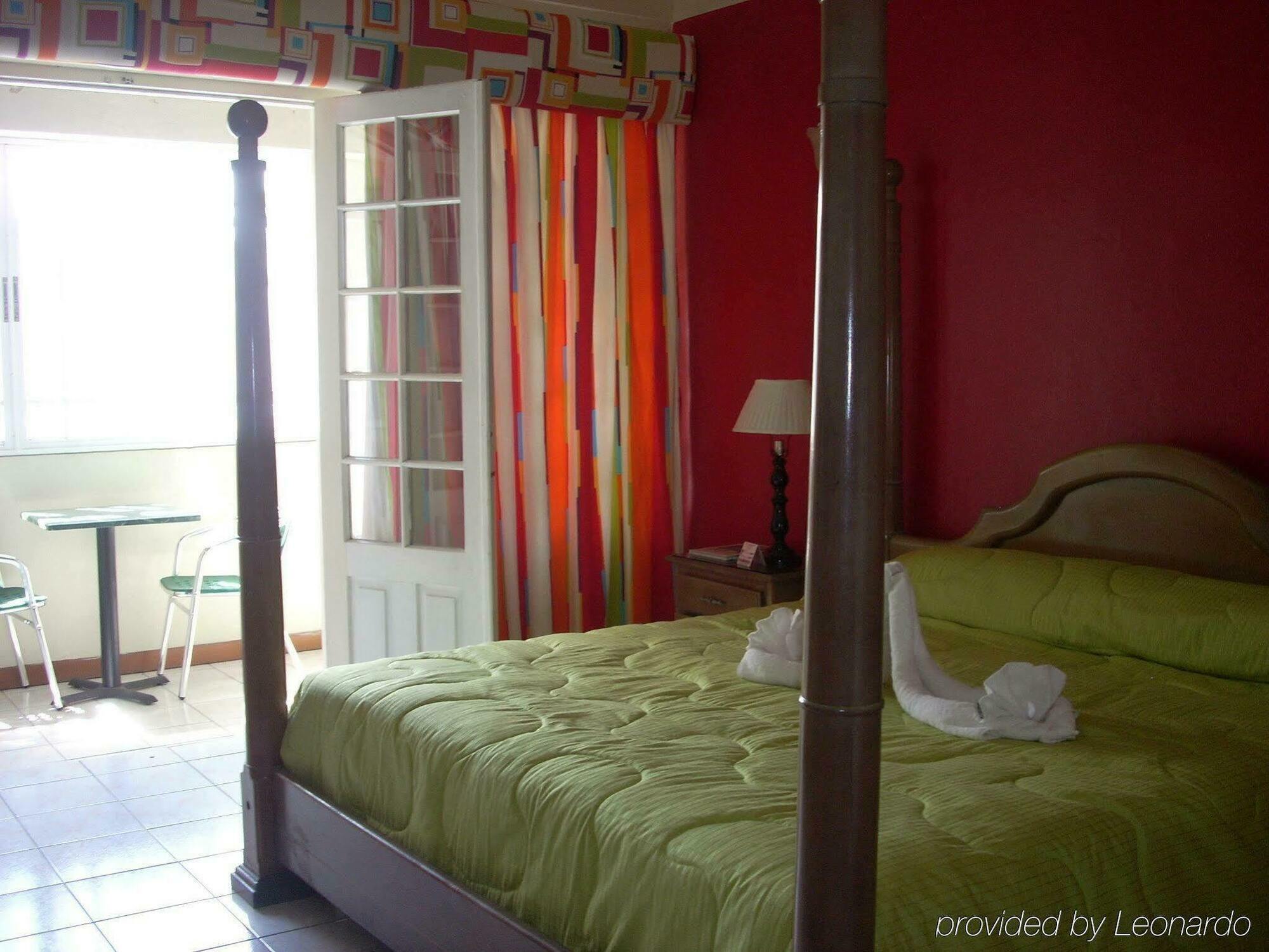 Village Hotel Ocho Rios Quarto foto